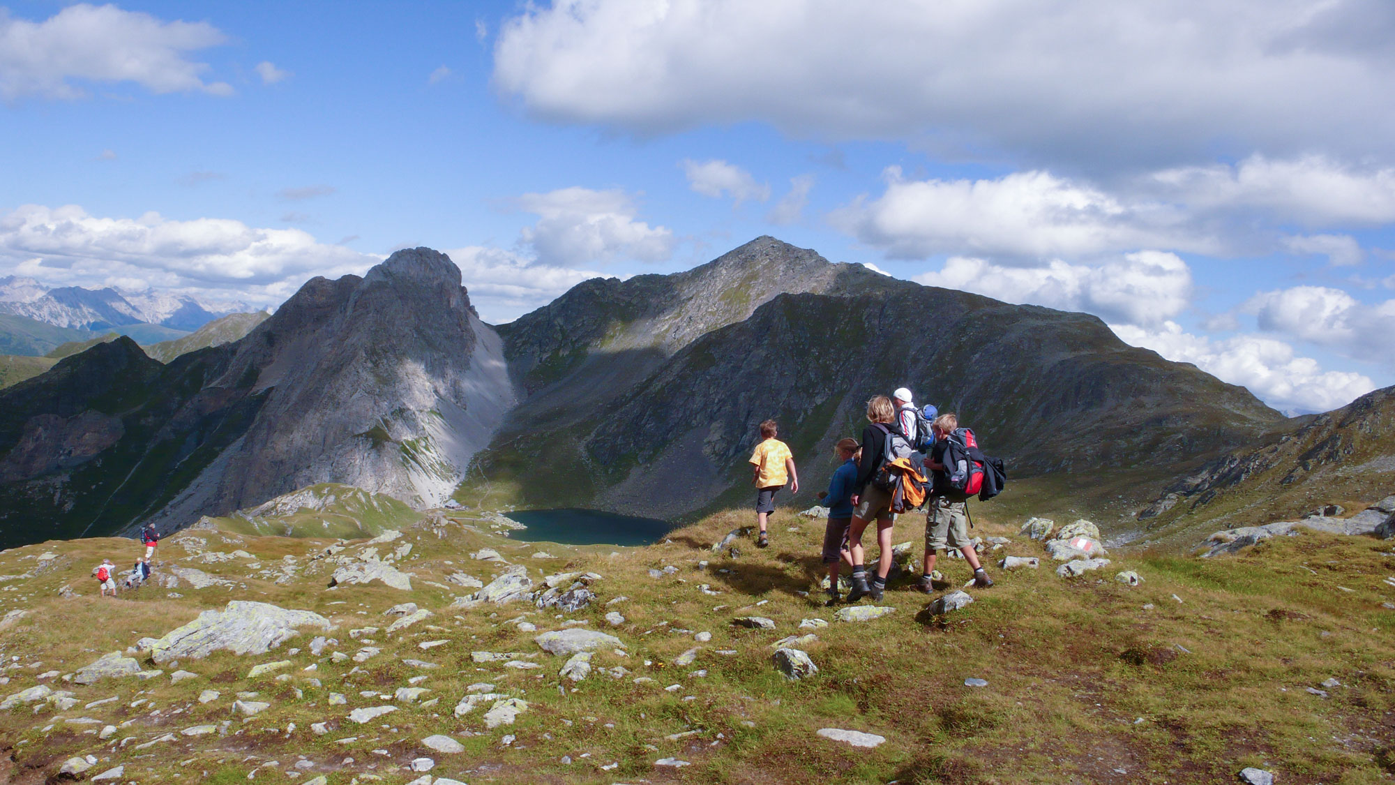 Bergketten der Karnischen Alpen, soweit das Auge reicht
